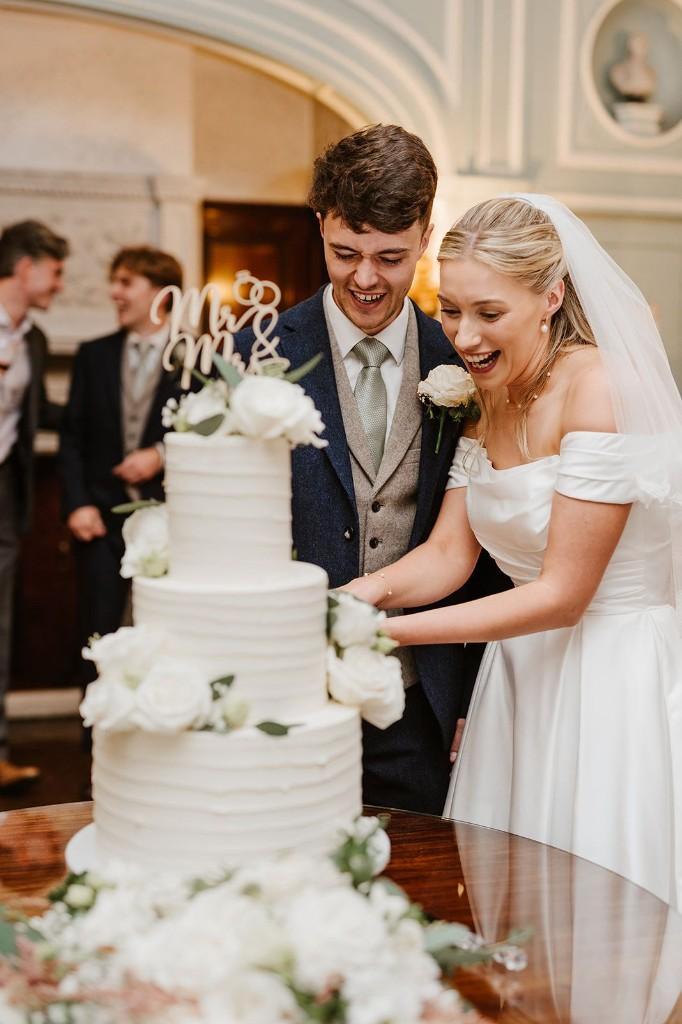 Wedding cake with refined floral cascade