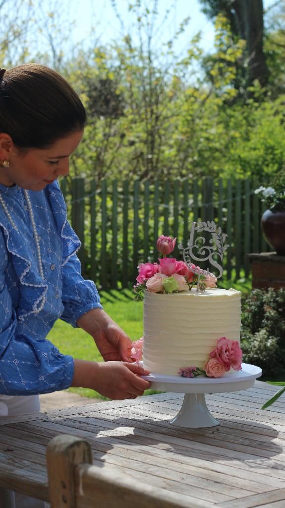 Couple cutting their wedding cake at reception